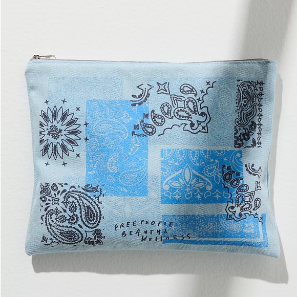 NWT Free People Limited Edition Favorites Beauty & Wellness Bag - Picture 2 of 3